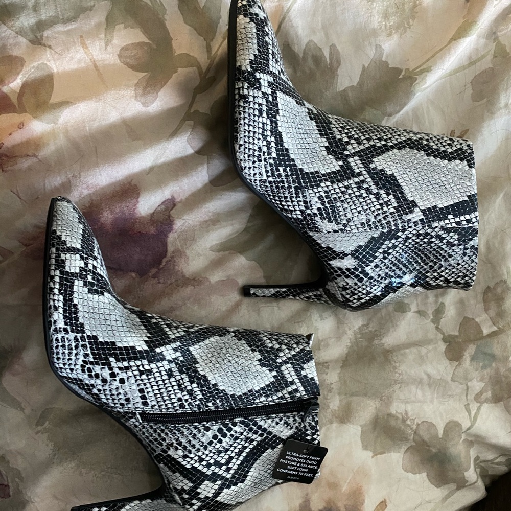 Snake skin patterned booties!